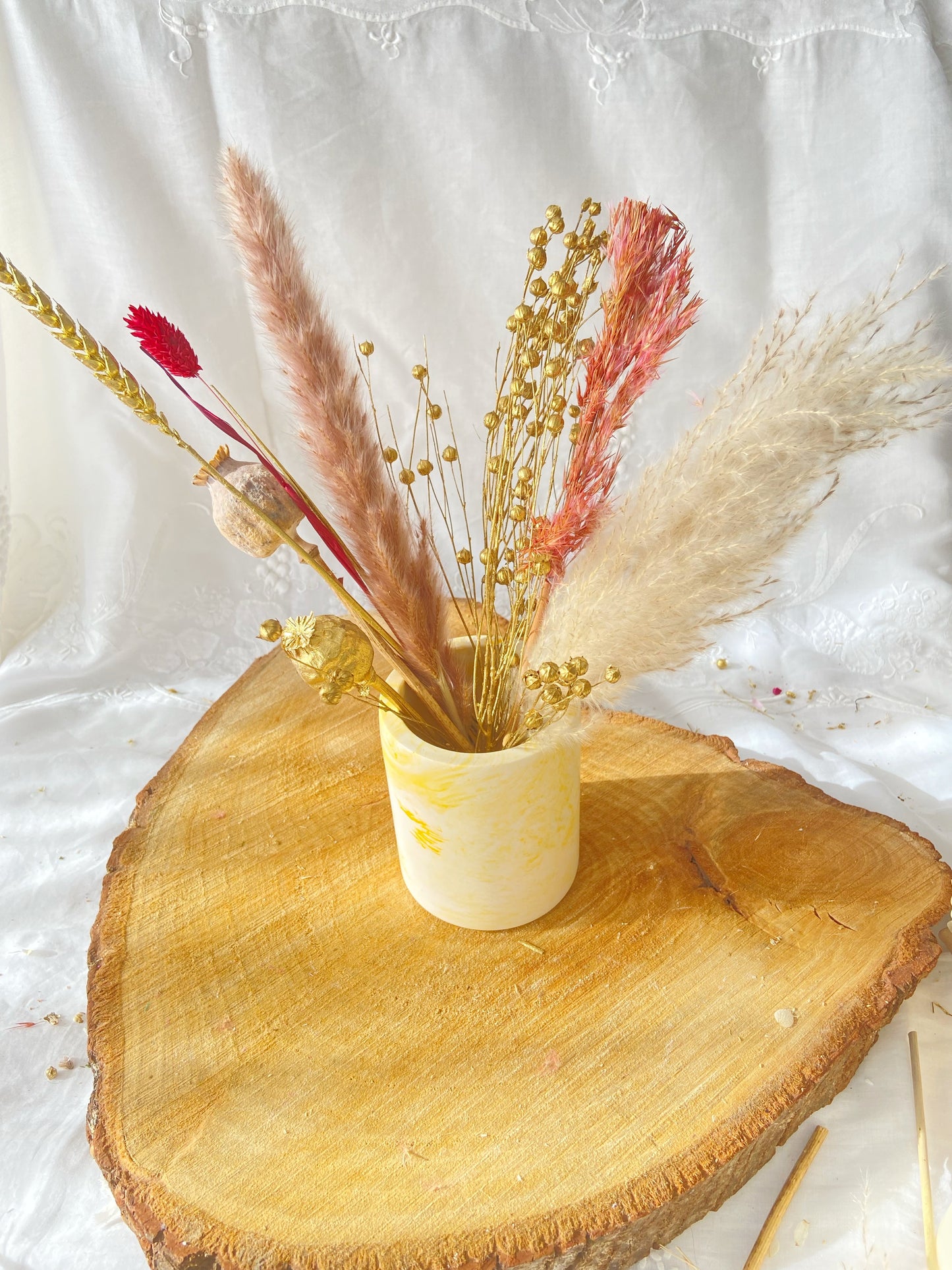 Vase et bouquet de fleurs séchées